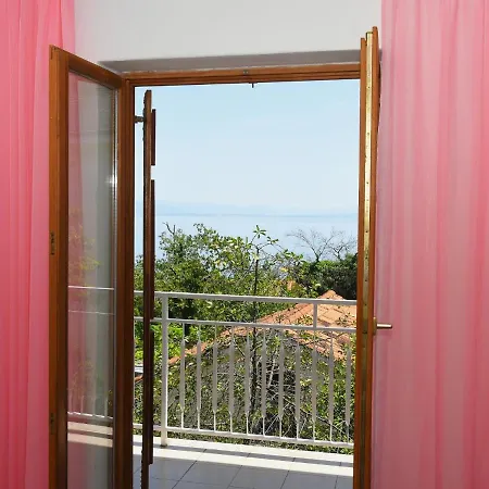 Jakov 3*