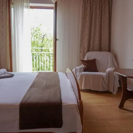 Guest house Jakov 3*