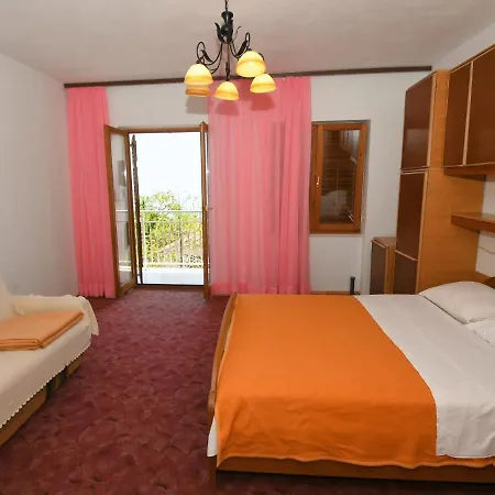 Guest house Jakov 3*
