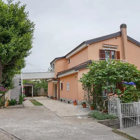Jakov Guest house