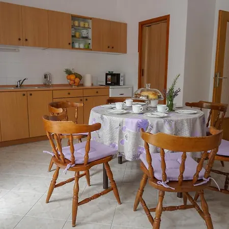 Jakov Guest house 3*