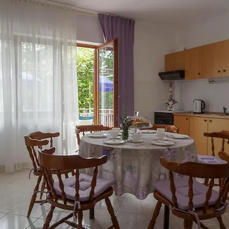 Jakov Guest house 3*